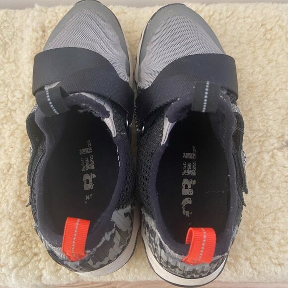 Women's Sorel Kinetic Sneaker Women's 7 Black Gray Sporty Athletic Athleisure - Picture 7 of 10